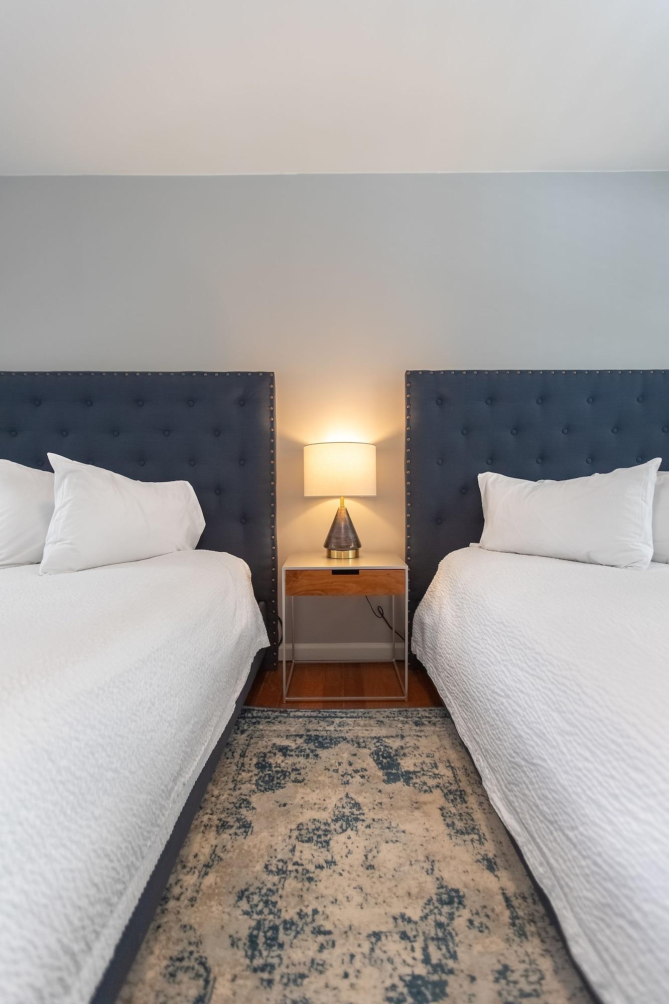 Seven Hills Inn Lenox Bagian luar foto