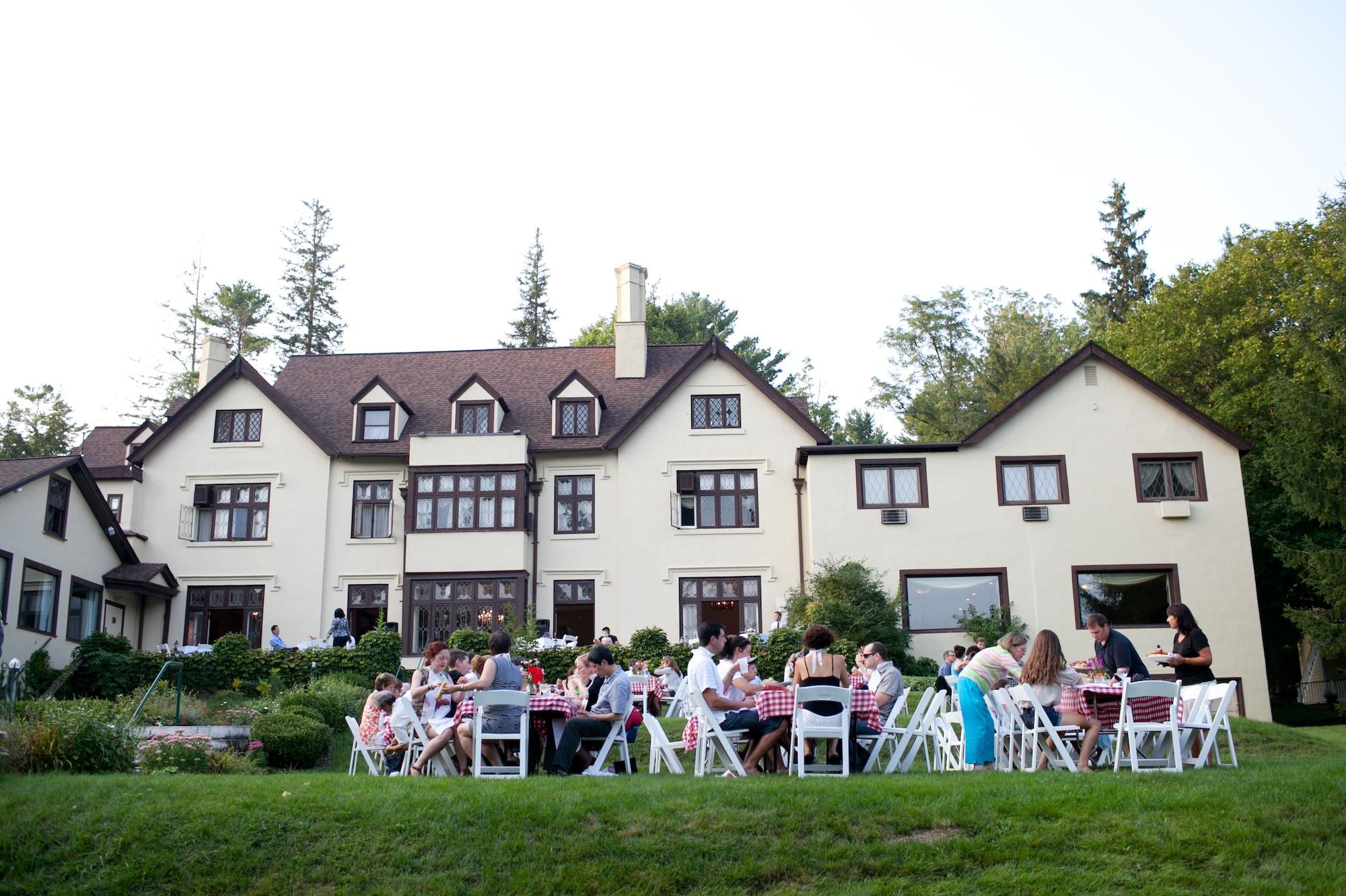 Seven Hills Inn Lenox Bagian luar foto