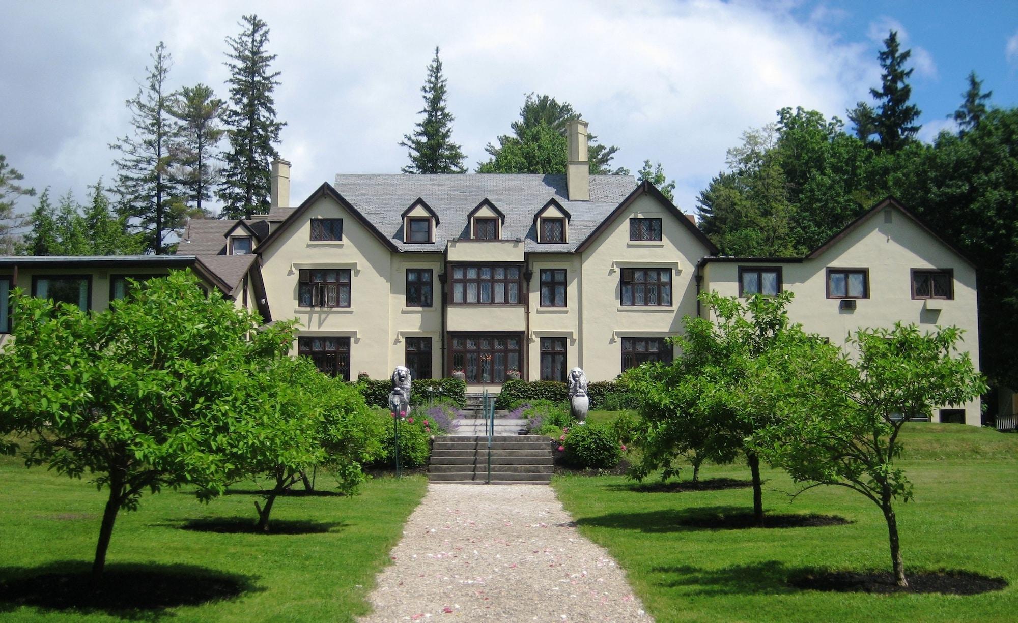 Seven Hills Inn Lenox Bagian luar foto
