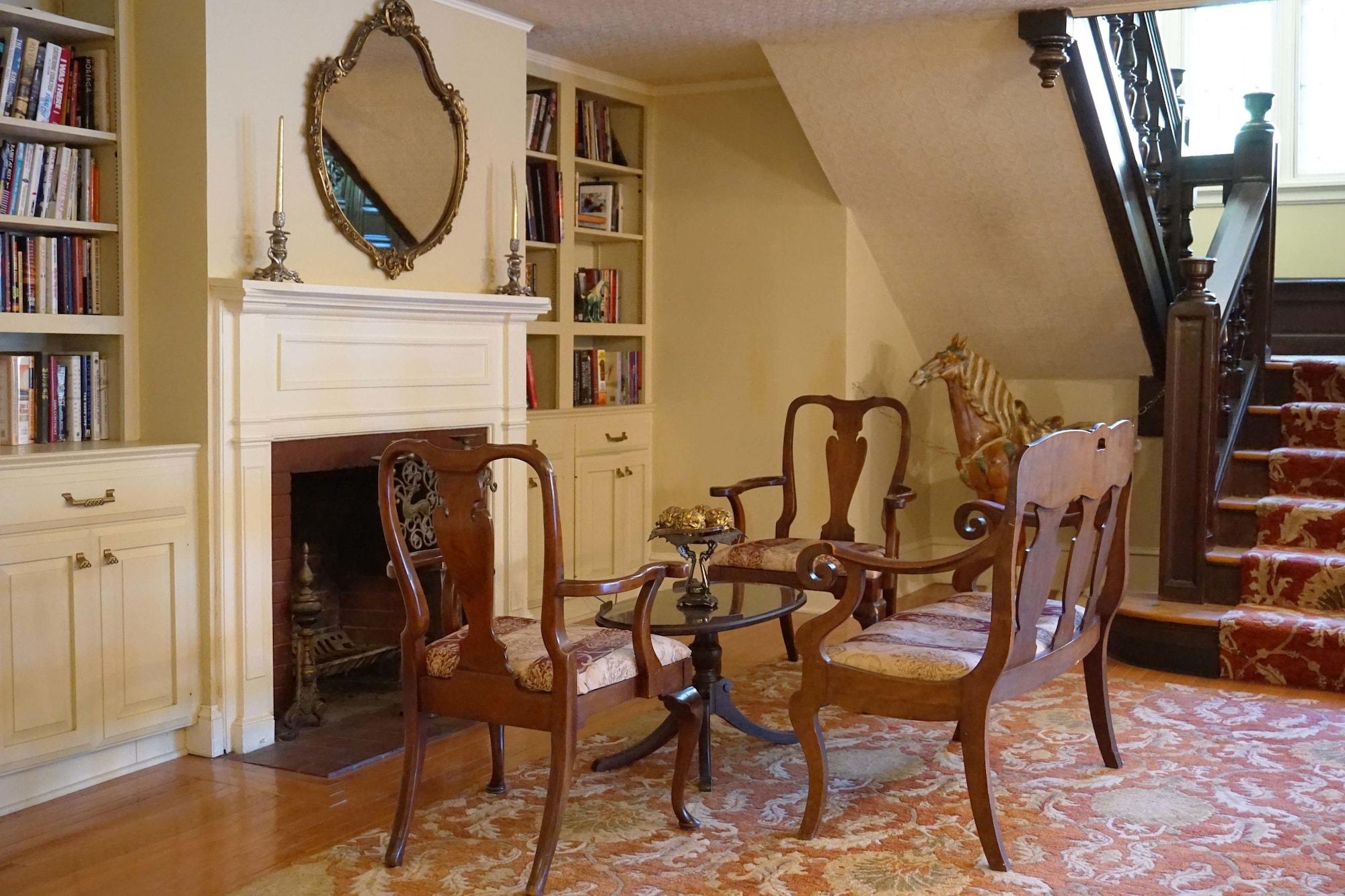 Seven Hills Inn Lenox Bagian luar foto