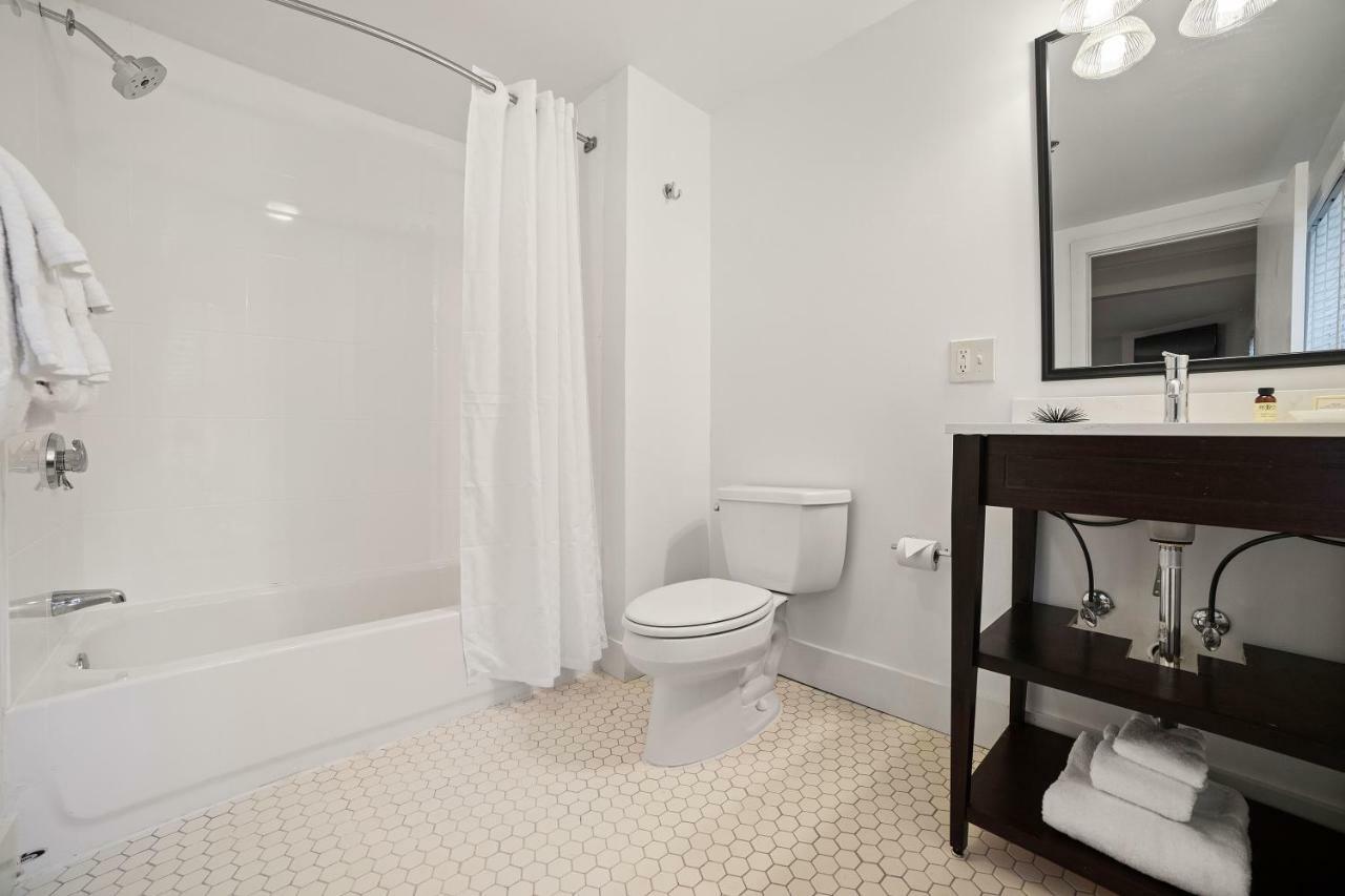 Seven Hills Inn Lenox Bagian luar foto