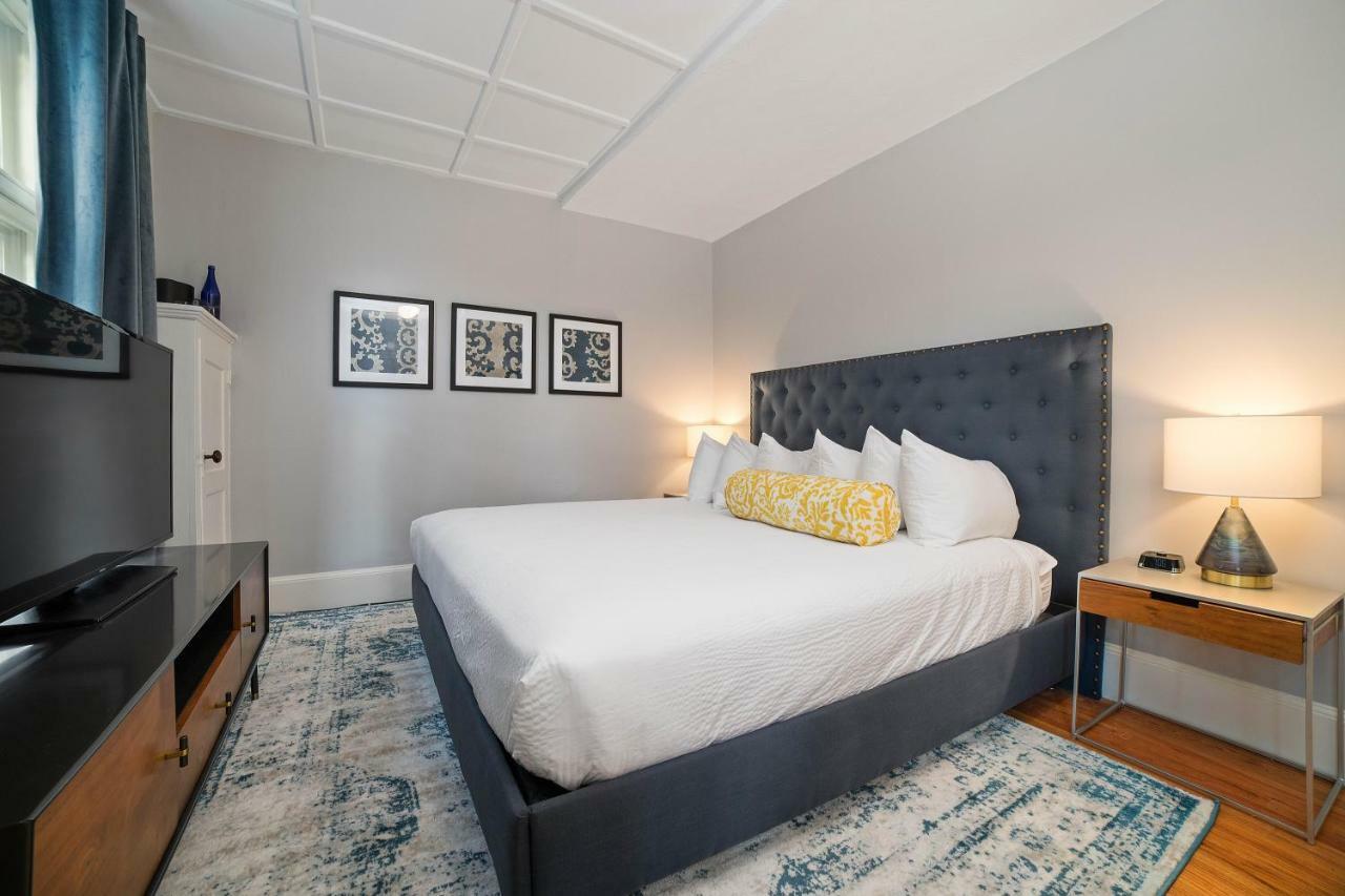 Seven Hills Inn Lenox Bagian luar foto