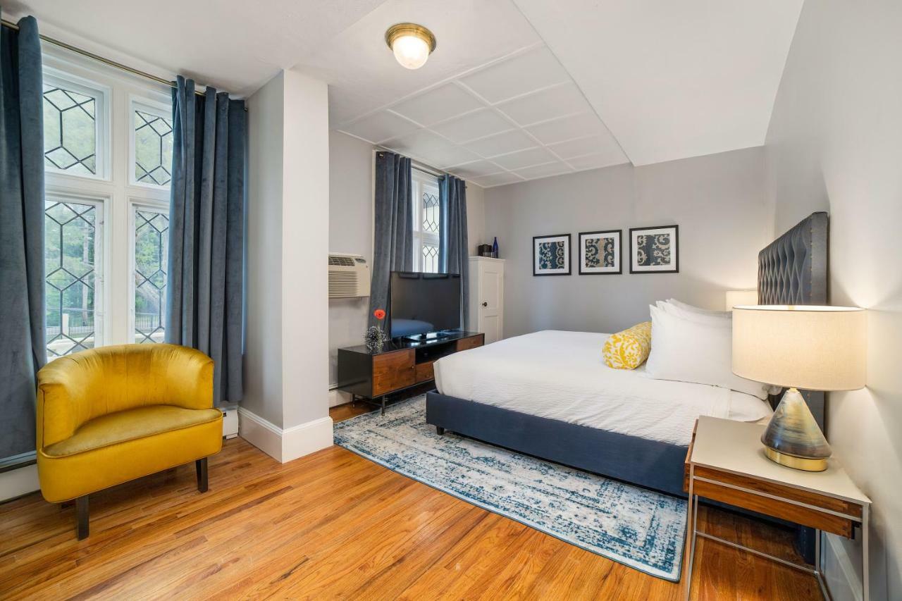 Seven Hills Inn Lenox Bagian luar foto