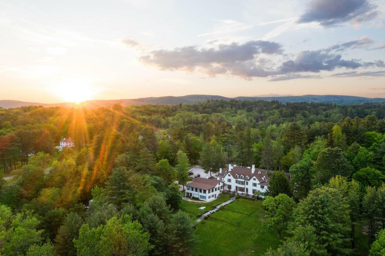 Seven Hills Inn Lenox Bagian luar foto