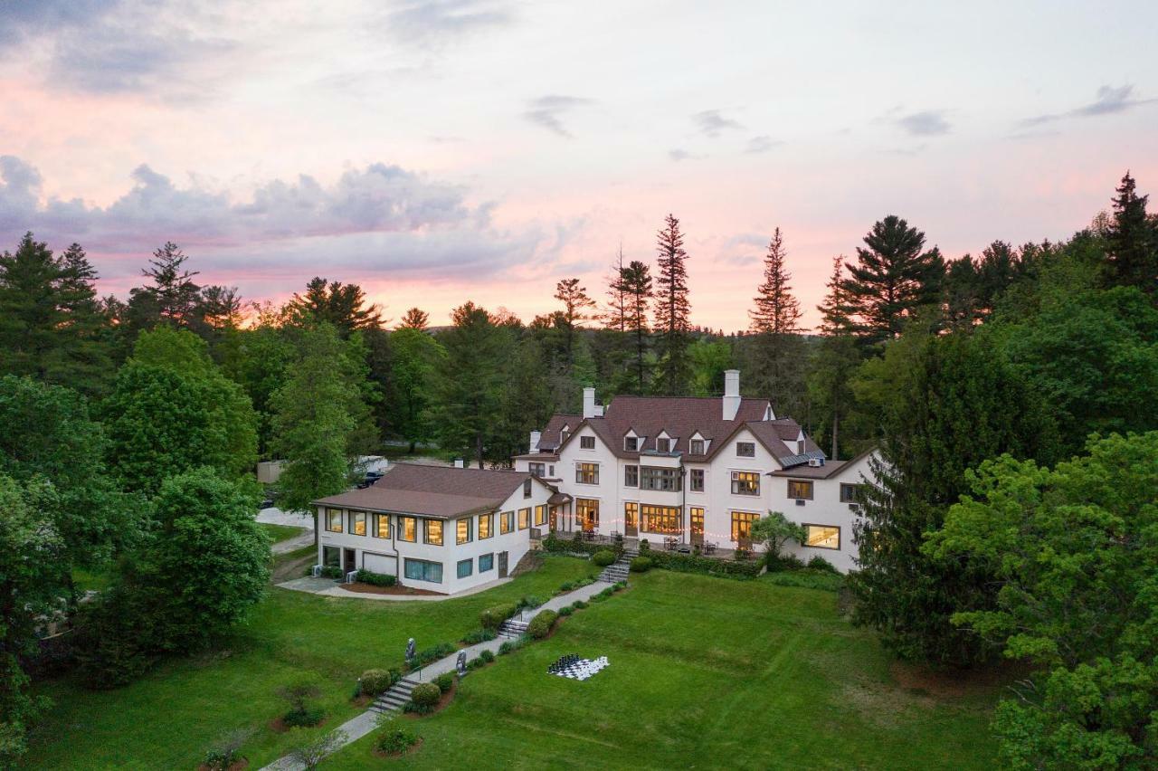 Seven Hills Inn Lenox Bagian luar foto